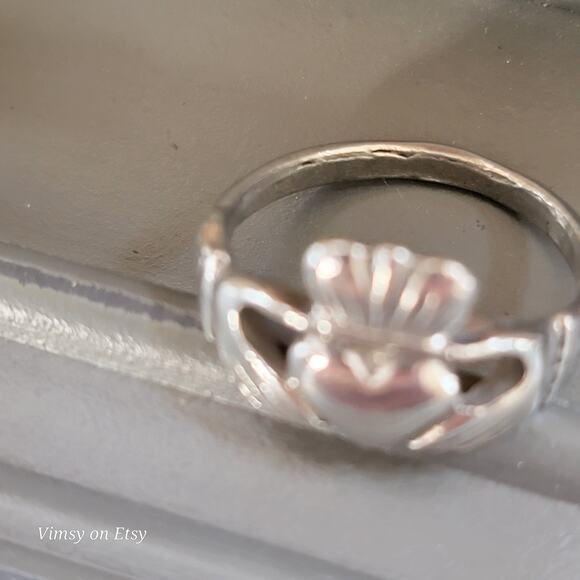 Traditional Claddagh Sterling Silver Ring, Symbolic Irish Vintage Jewelry - Picture 7 of 10
